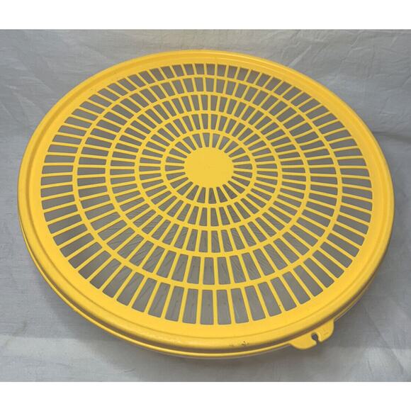 Tupperware Colander Strainer Large Yellow Bowl and Lid Seal Flow Through Vintage - Picture 4 of 4